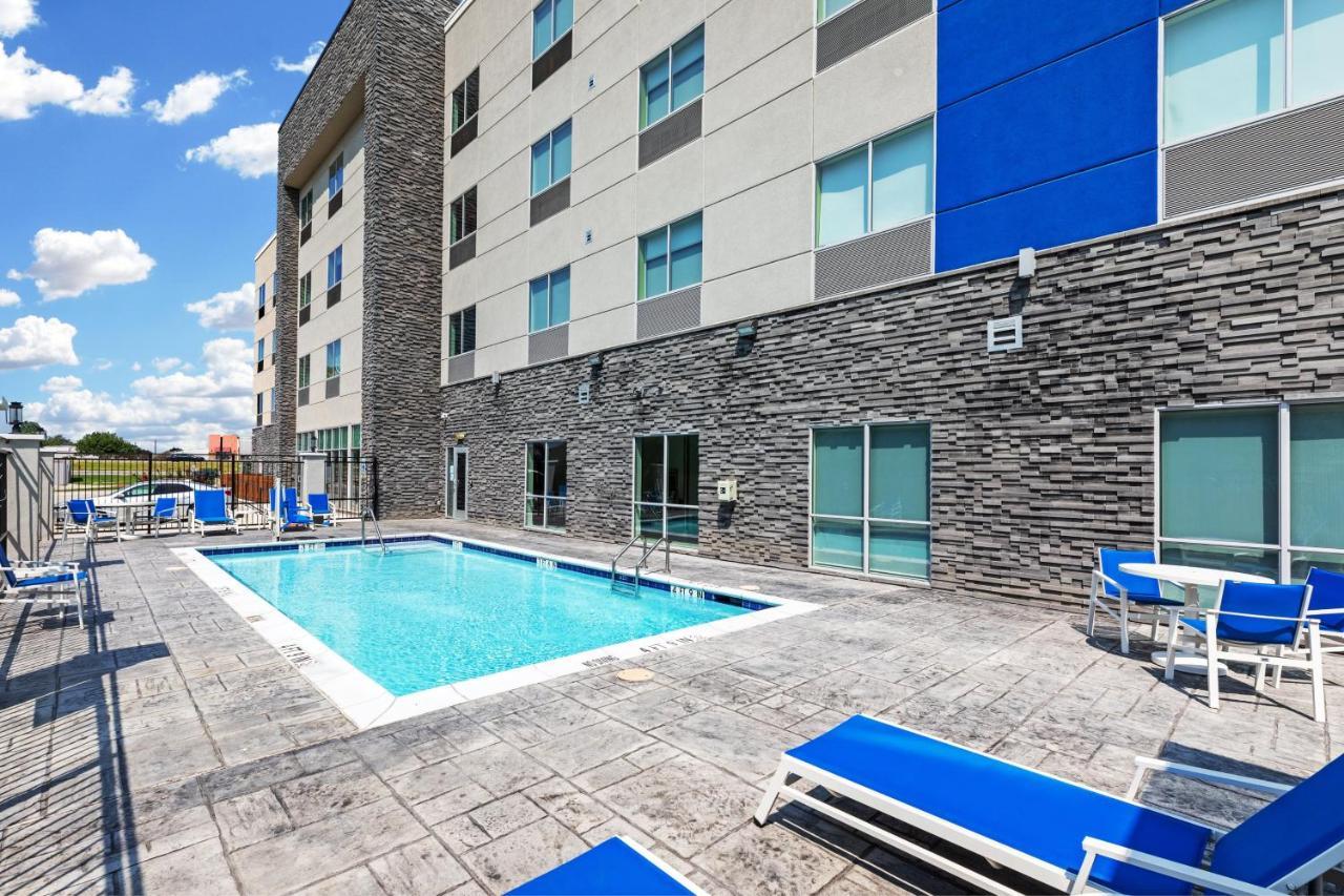 Holiday Inn Express & Suites - Denton - Sanger, An Ihg Hotel Exteriör bild