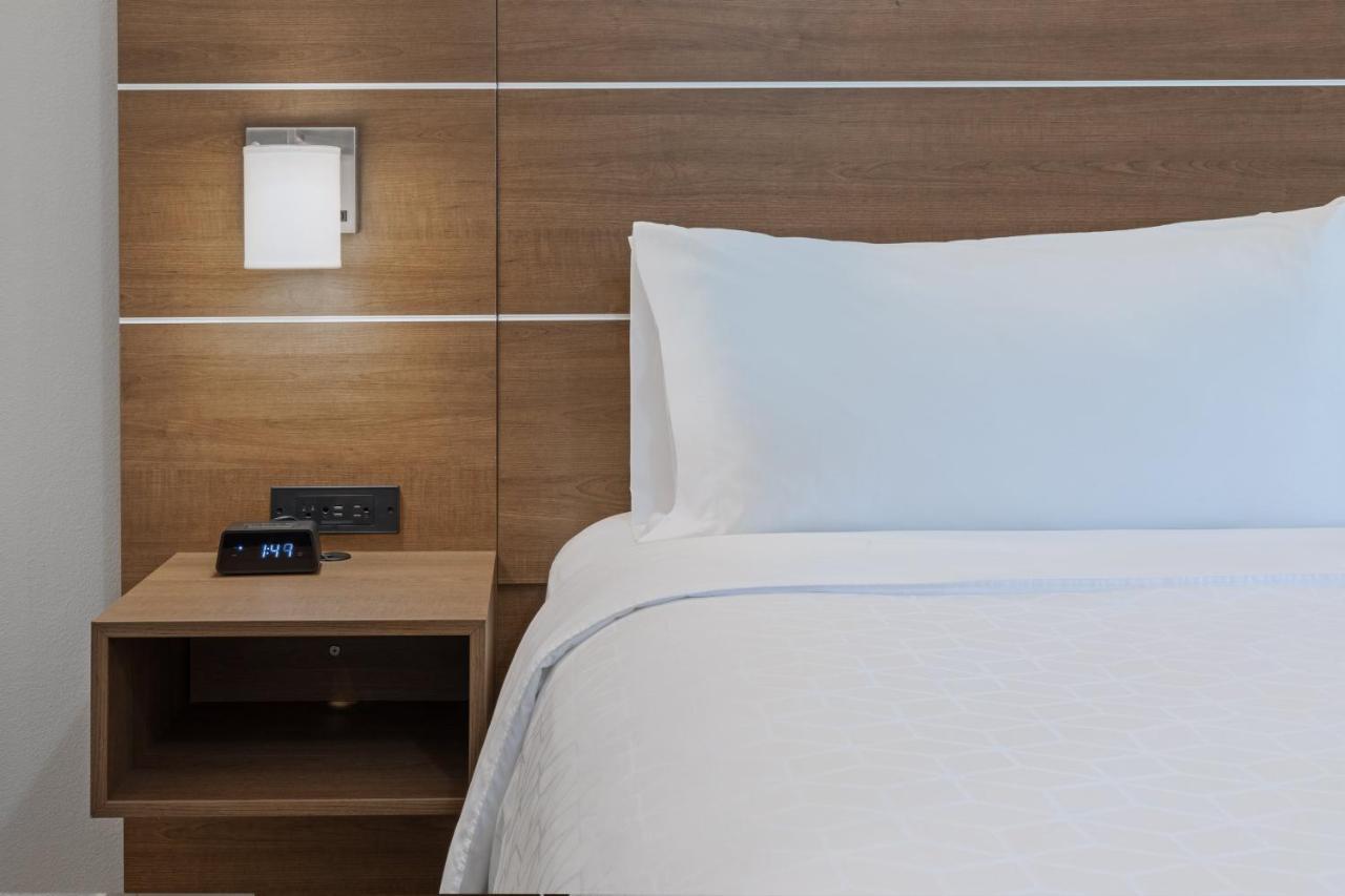 Holiday Inn Express & Suites - Denton - Sanger, An Ihg Hotel Exteriör bild