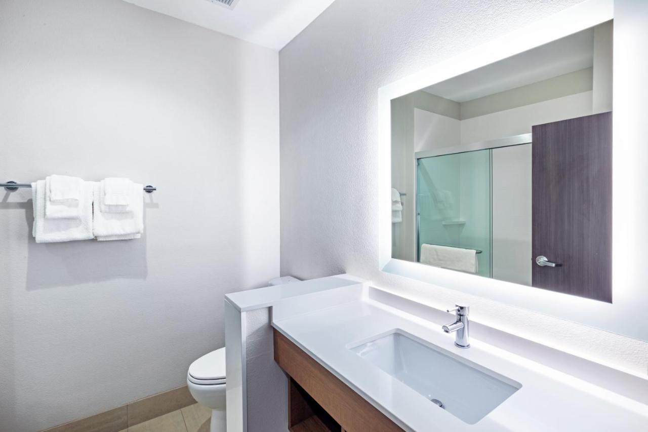 Holiday Inn Express & Suites - Denton - Sanger, An Ihg Hotel Exteriör bild